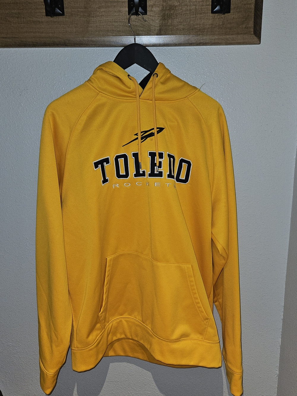 Colosseum Yellow Toledo Rockets Hoodie with Black Logo
